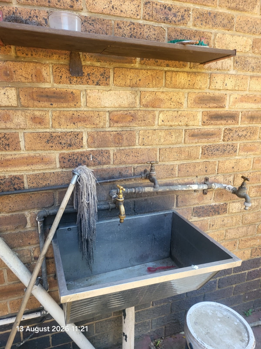 To Let 4 Bedroom Property for Rent in Dunnottar Gauteng