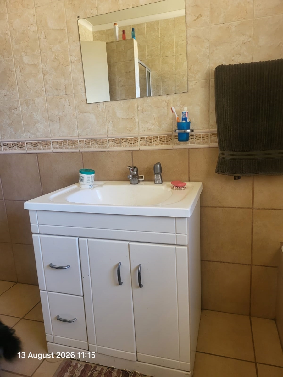 To Let 4 Bedroom Property for Rent in Dunnottar Gauteng
