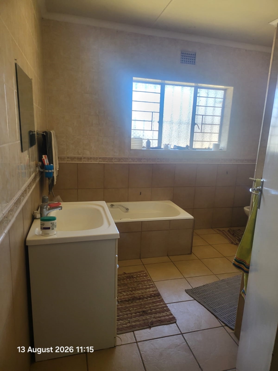 To Let 4 Bedroom Property for Rent in Dunnottar Gauteng