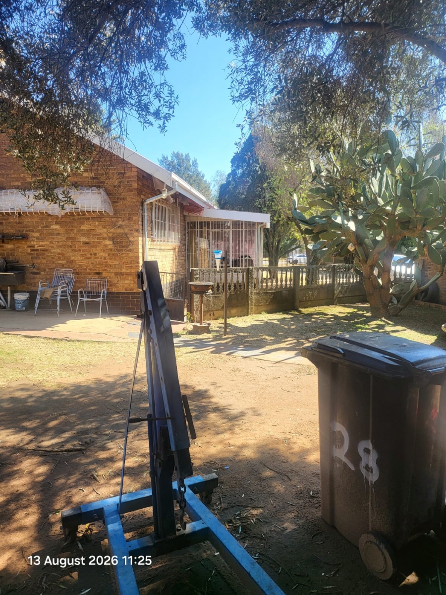 To Let 4 Bedroom Property for Rent in Dunnottar Gauteng