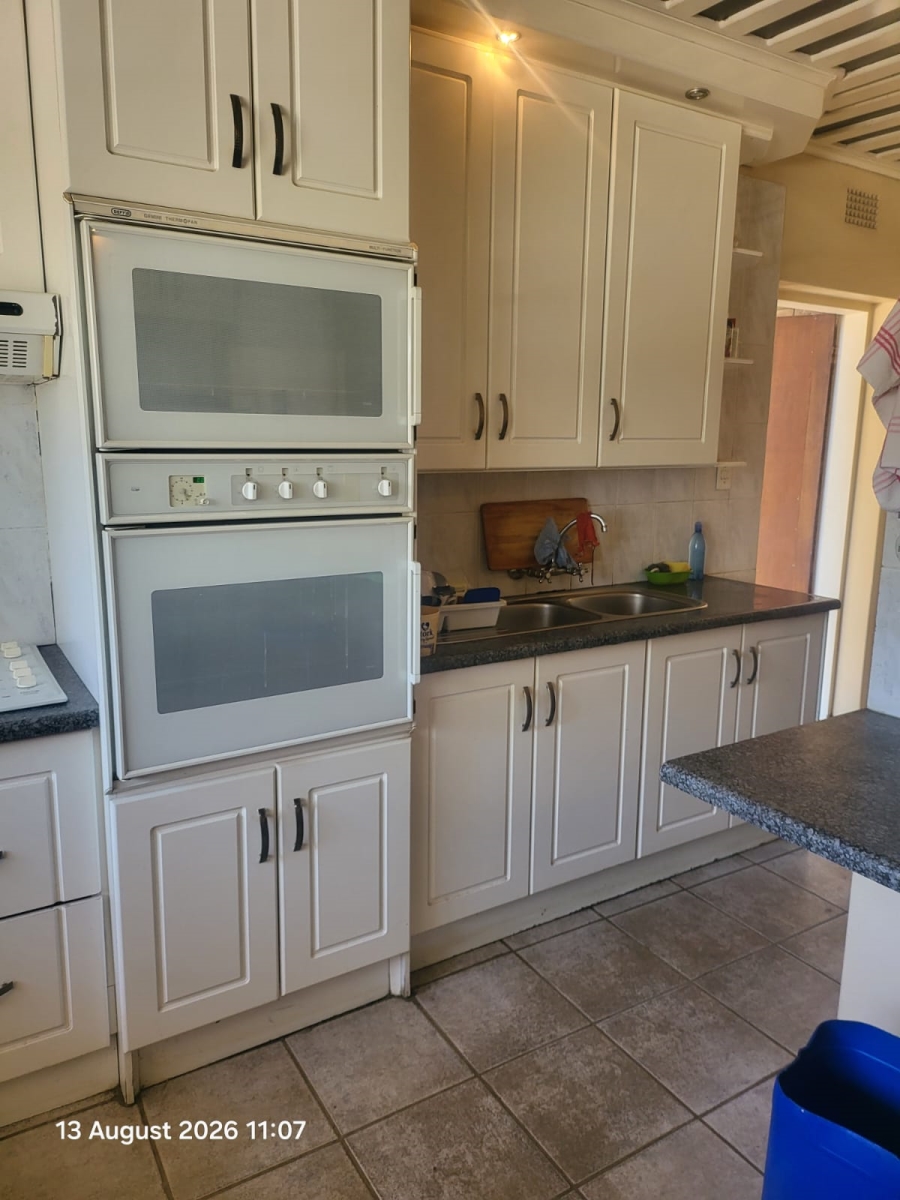 To Let 4 Bedroom Property for Rent in Dunnottar Gauteng