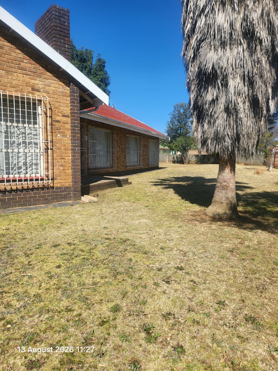 To Let 4 Bedroom Property for Rent in Dunnottar Gauteng