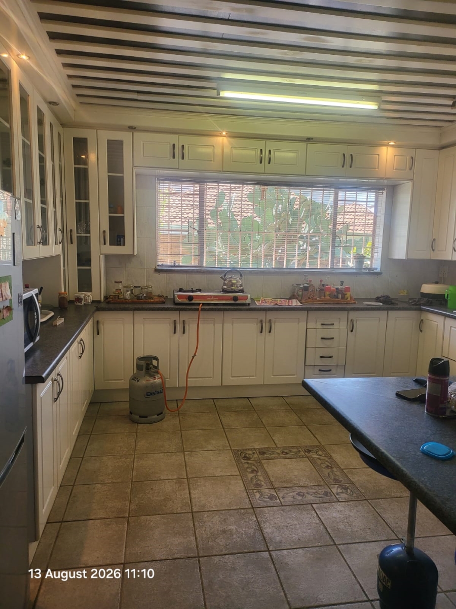 To Let 4 Bedroom Property for Rent in Dunnottar Gauteng