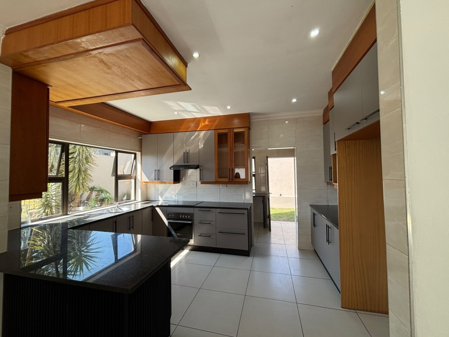 To Let 4 Bedroom Property for Rent in Greenstone Hill Gauteng