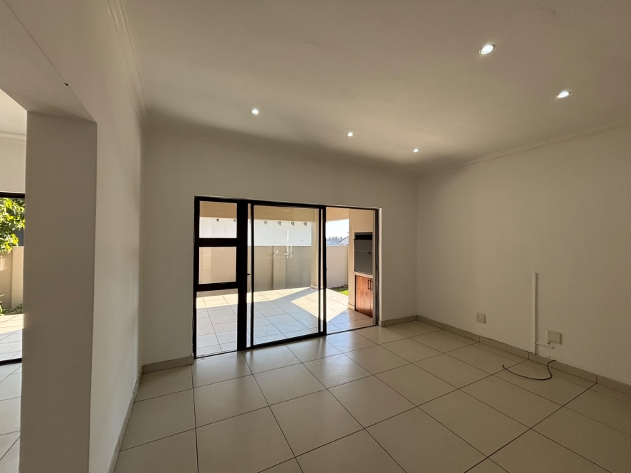 To Let 4 Bedroom Property for Rent in Greenstone Hill Gauteng