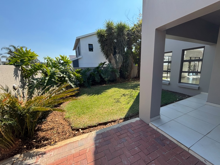 To Let 4 Bedroom Property for Rent in Greenstone Hill Gauteng