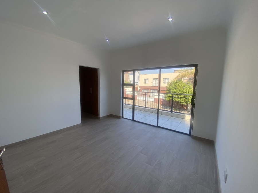 To Let 4 Bedroom Property for Rent in Greenstone Hill Gauteng