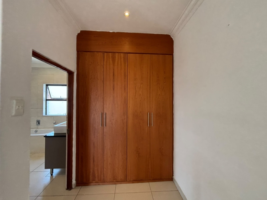 To Let 4 Bedroom Property for Rent in Greenstone Hill Gauteng