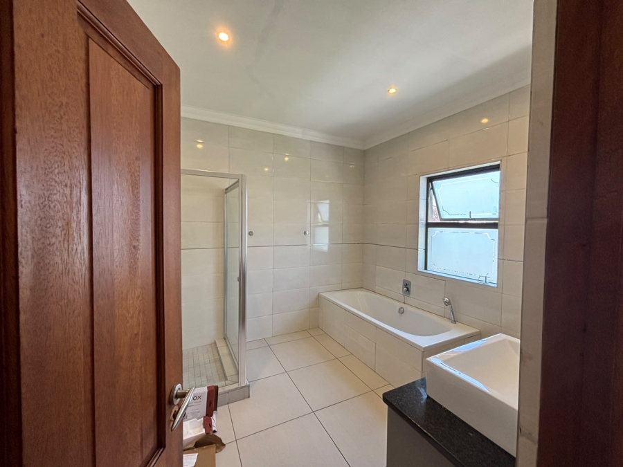 To Let 4 Bedroom Property for Rent in Greenstone Hill Gauteng
