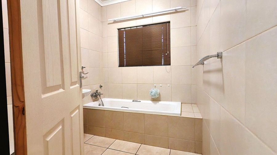 To Let 2 Bedroom Property for Rent in Rosashof Gauteng