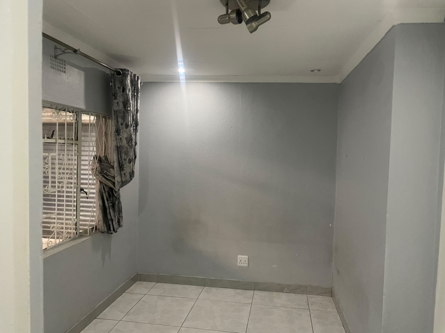 To Let 3 Bedroom Property for Rent in Mayfair Gauteng