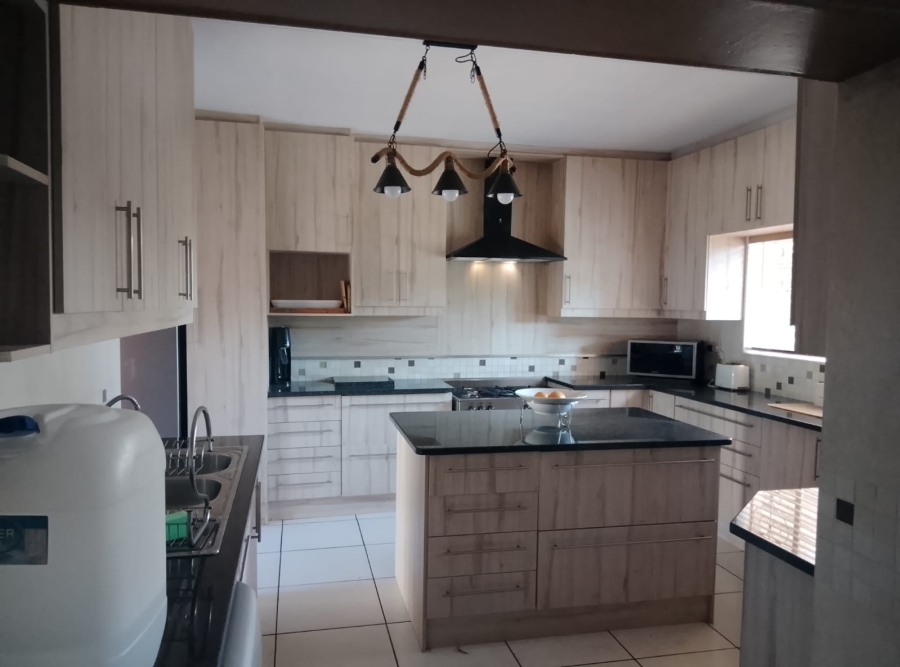 4 Bedroom Property for Sale in Selcourt Gauteng
