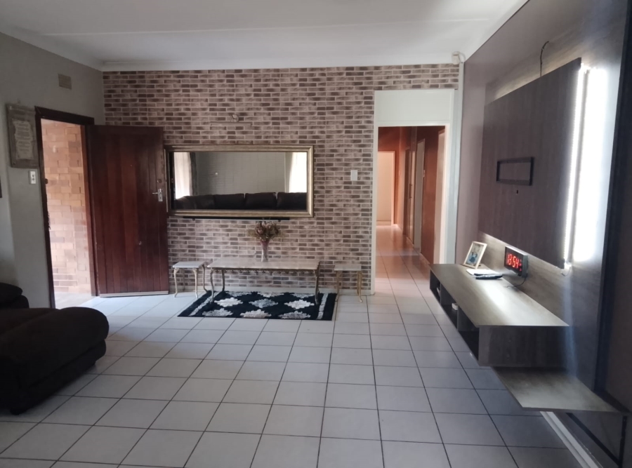 4 Bedroom Property for Sale in Selcourt Gauteng