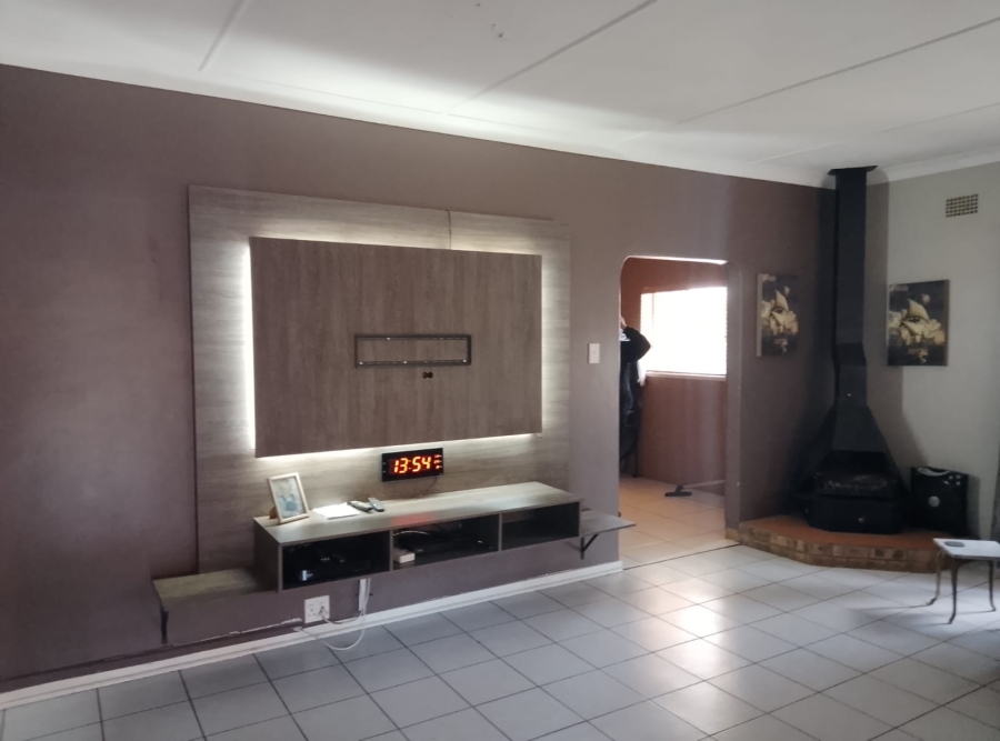 4 Bedroom Property for Sale in Selcourt Gauteng