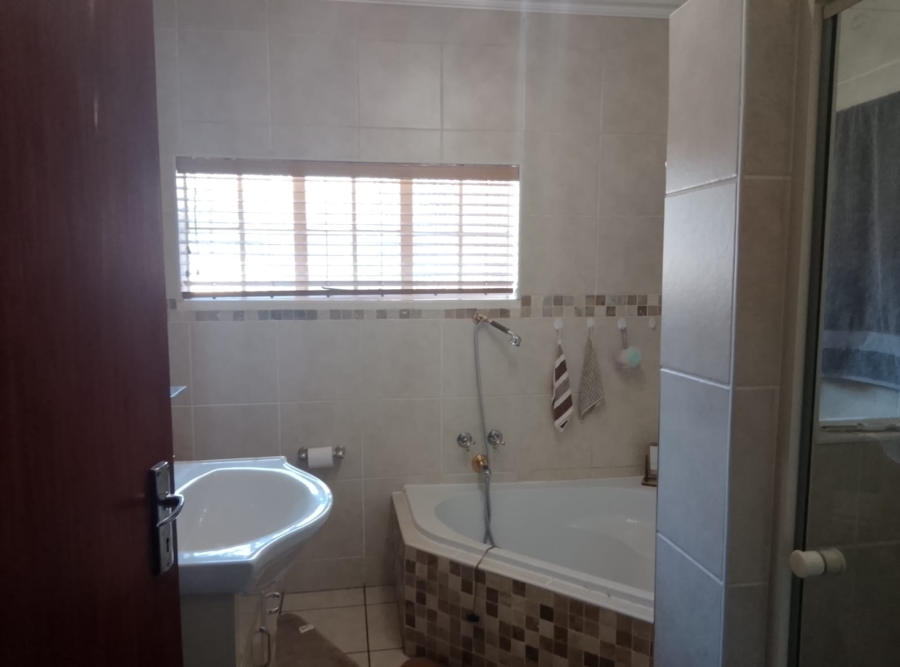 4 Bedroom Property for Sale in Selcourt Gauteng