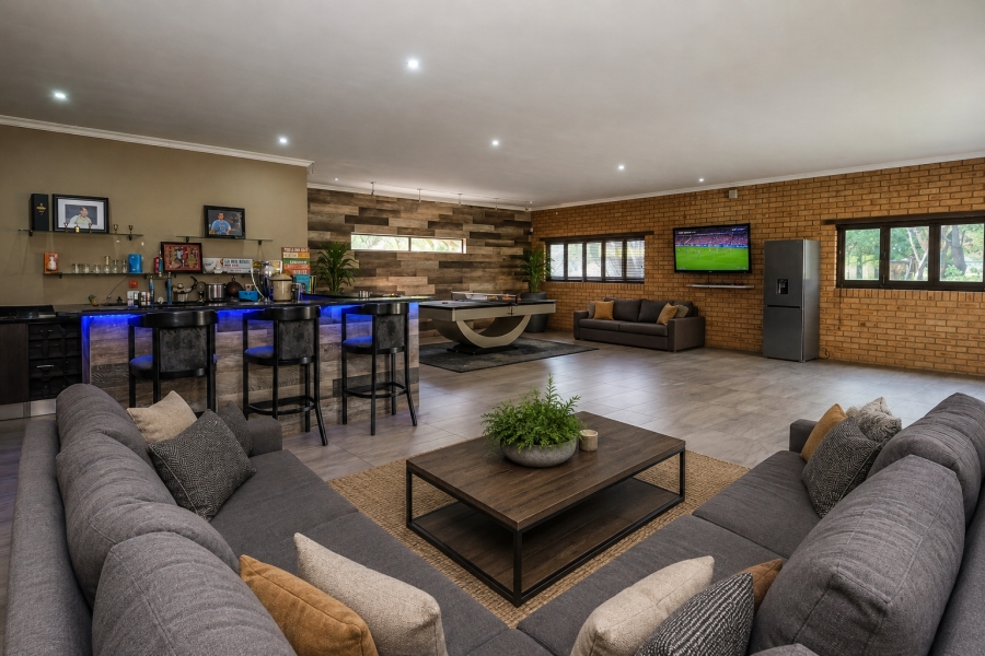 4 Bedroom Property for Sale in Hurlingham Gauteng
