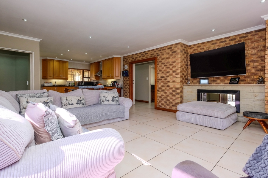 4 Bedroom Property for Sale in Hurlingham Gauteng