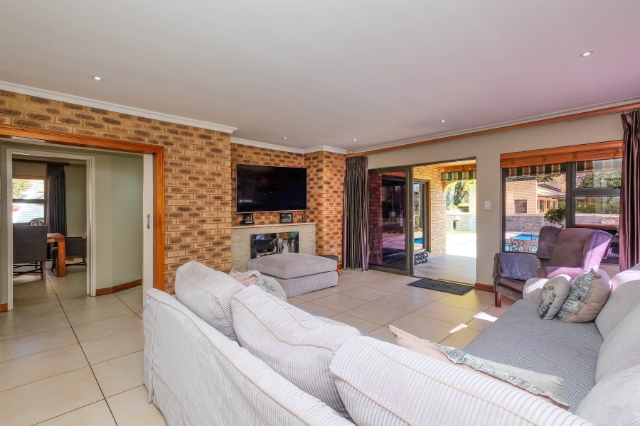 4 Bedroom Property for Sale in Hurlingham Gauteng