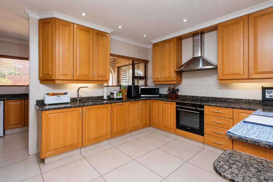 4 Bedroom Property for Sale in Hurlingham Gauteng