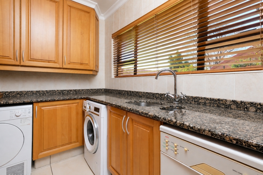 4 Bedroom Property for Sale in Hurlingham Gauteng