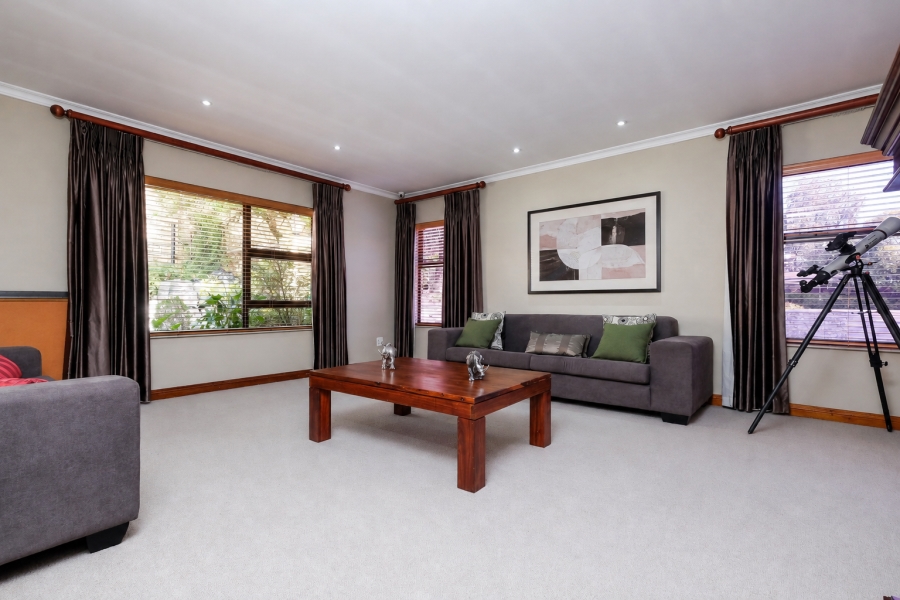 4 Bedroom Property for Sale in Hurlingham Gauteng