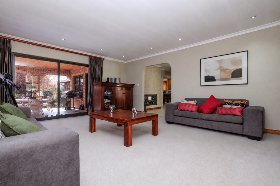 4 Bedroom Property for Sale in Hurlingham Gauteng