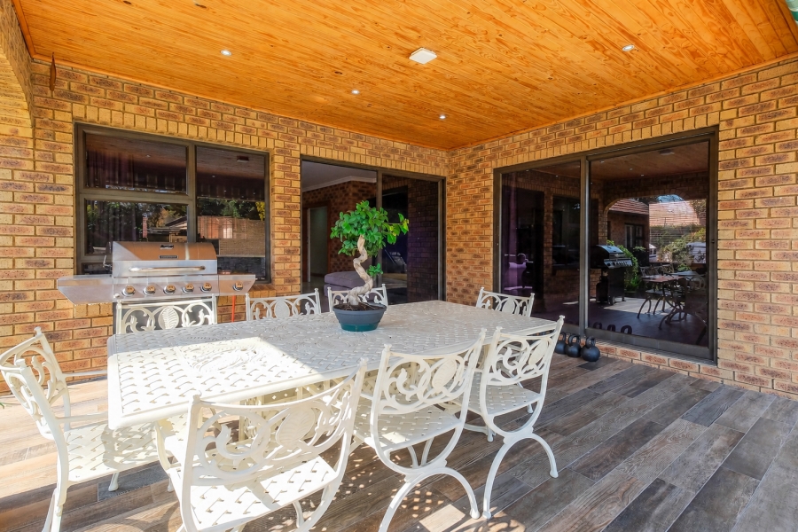 4 Bedroom Property for Sale in Hurlingham Gauteng