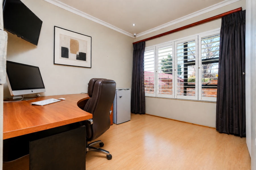 4 Bedroom Property for Sale in Hurlingham Gauteng
