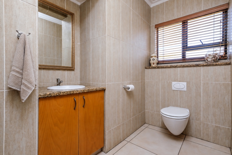 4 Bedroom Property for Sale in Hurlingham Gauteng