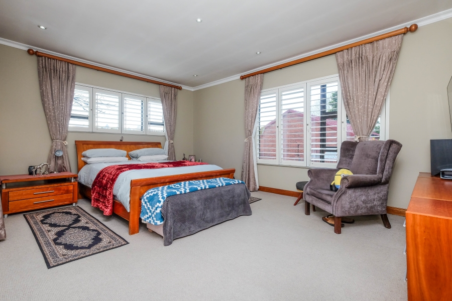 4 Bedroom Property for Sale in Hurlingham Gauteng