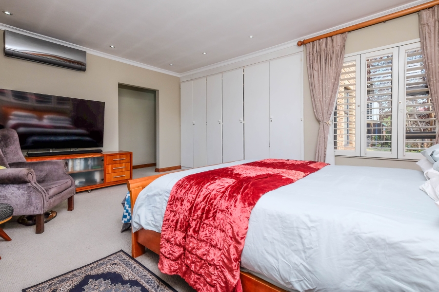 4 Bedroom Property for Sale in Hurlingham Gauteng