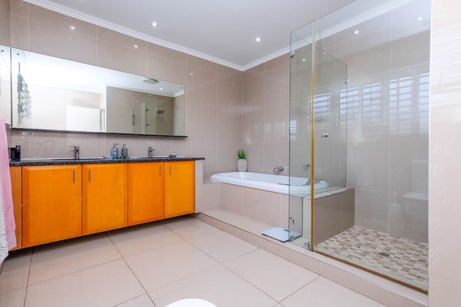 4 Bedroom Property for Sale in Hurlingham Gauteng
