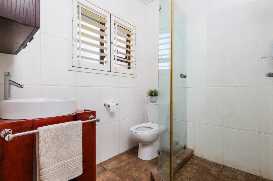 4 Bedroom Property for Sale in Hurlingham Gauteng