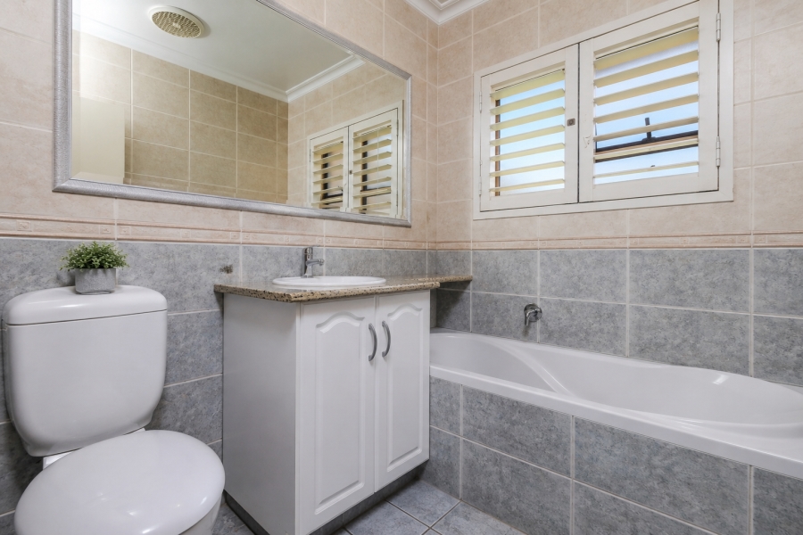 4 Bedroom Property for Sale in Hurlingham Gauteng