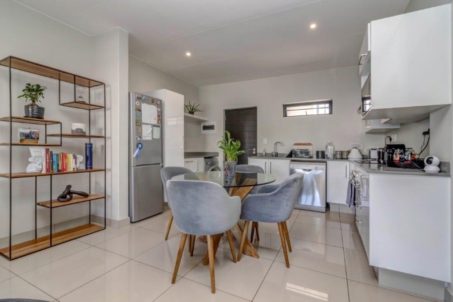 To Let 2 Bedroom Property for Rent in Bryanston Gauteng