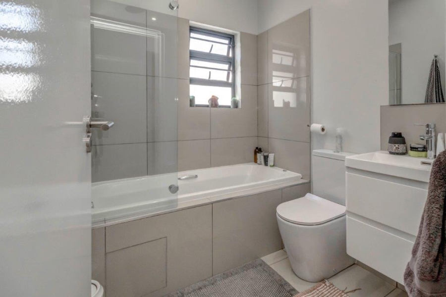 To Let 2 Bedroom Property for Rent in Bryanston Gauteng