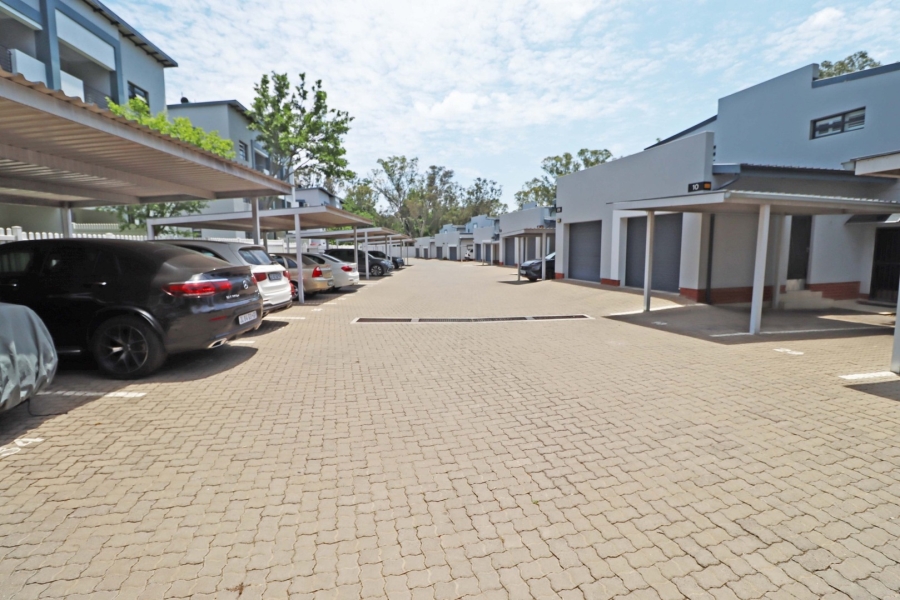 To Let 2 Bedroom Property for Rent in Bryanston Gauteng