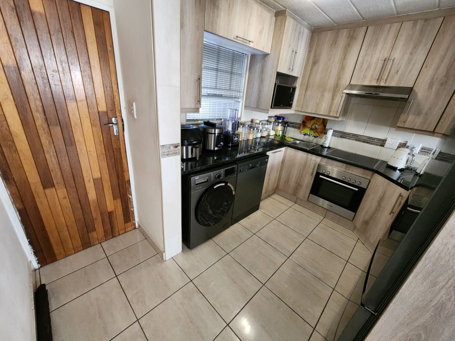 2 Bedroom Property for Sale in Ravenswood Gauteng