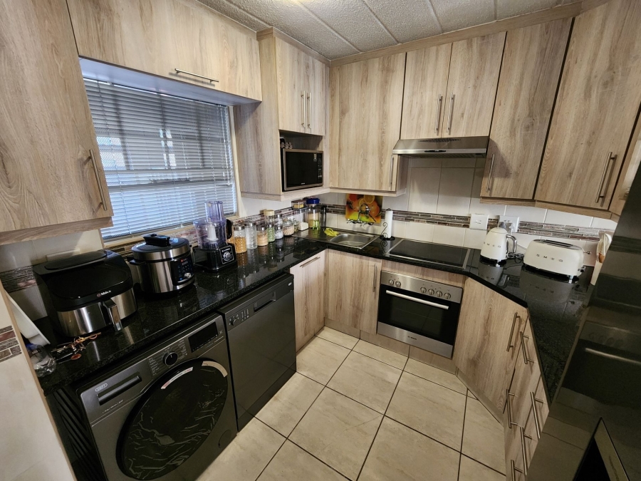 2 Bedroom Property for Sale in Ravenswood Gauteng