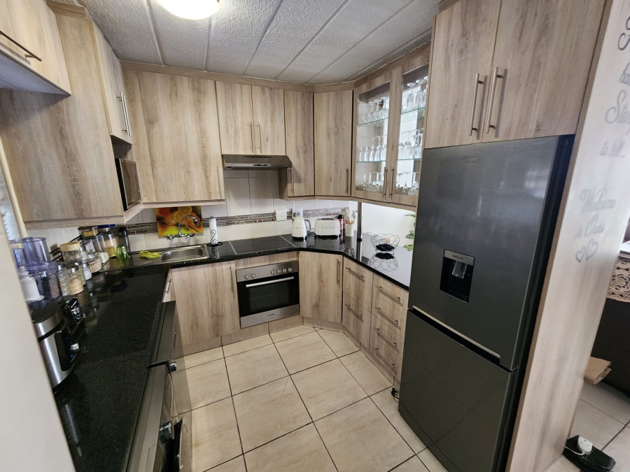 2 Bedroom Property for Sale in Ravenswood Gauteng