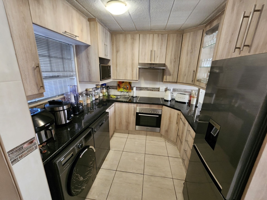 2 Bedroom Property for Sale in Ravenswood Gauteng