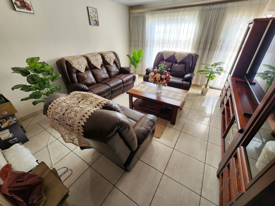 2 Bedroom Property for Sale in Ravenswood Gauteng