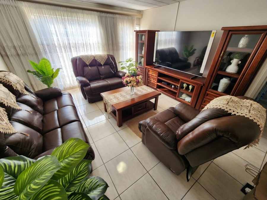 2 Bedroom Property for Sale in Ravenswood Gauteng