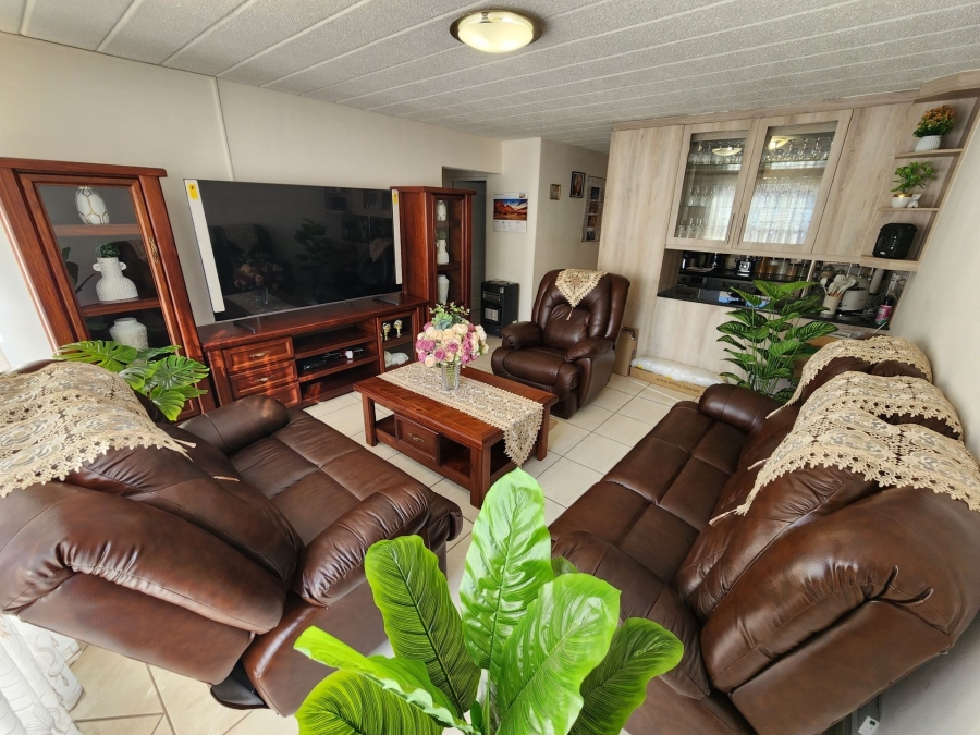 2 Bedroom Property for Sale in Ravenswood Gauteng