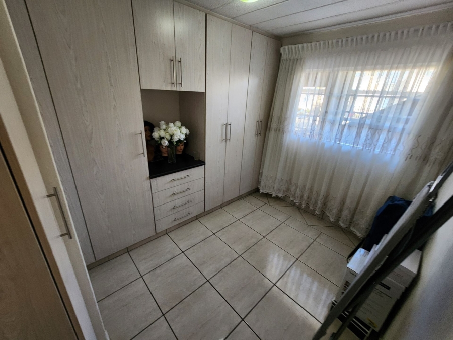 2 Bedroom Property for Sale in Ravenswood Gauteng