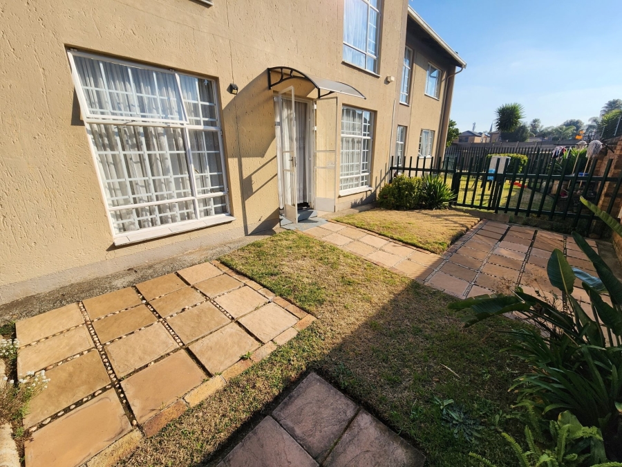 2 Bedroom Property for Sale in Ravenswood Gauteng