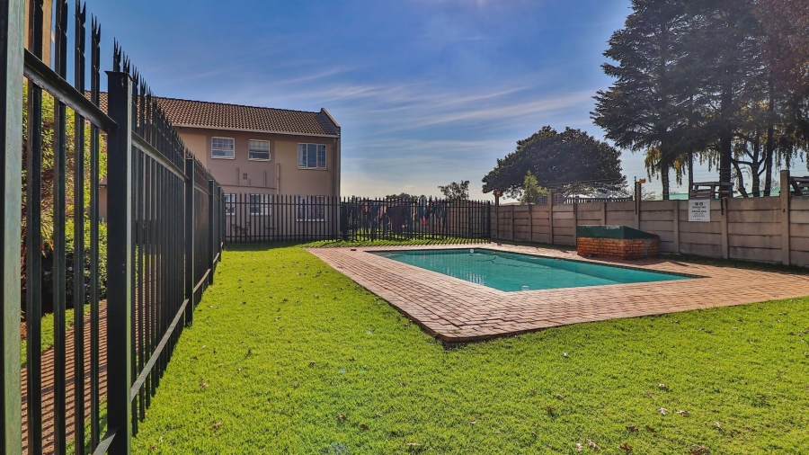 2 Bedroom Property for Sale in Ravenswood Gauteng