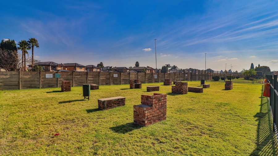 2 Bedroom Property for Sale in Ravenswood Gauteng