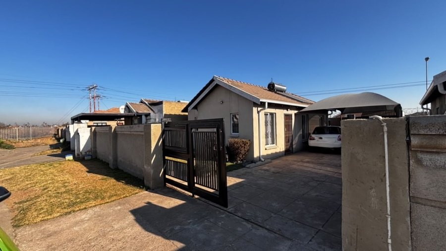 3 Bedroom Property for Sale in Windmill Park Gauteng