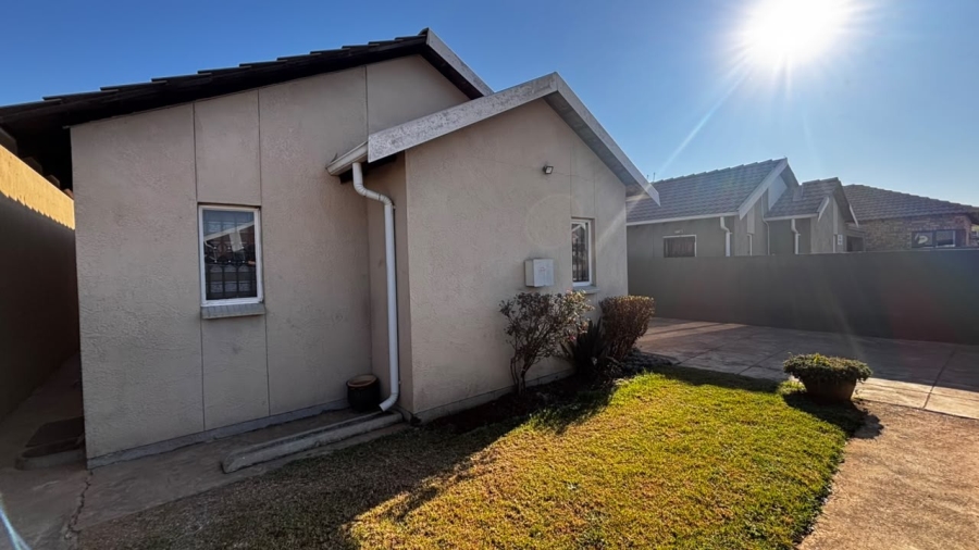 3 Bedroom Property for Sale in Windmill Park Gauteng